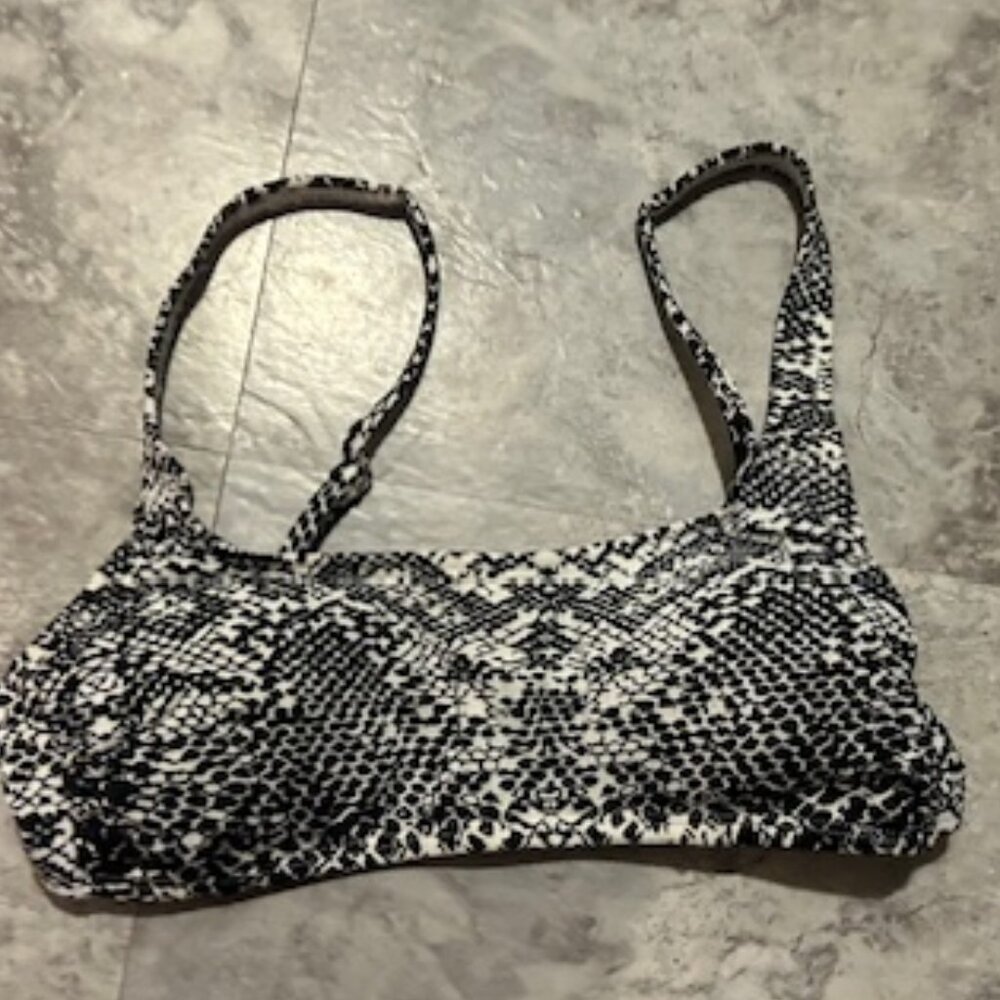 size medium black white  womens bikini top swim suit swimming print